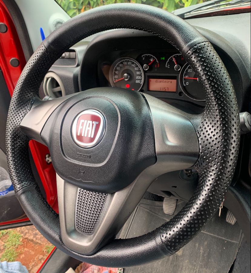 Volante Fiat Doblô com revestimento no aro em material sintético